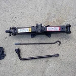 Sentra 2025 Jack 371104 Used. Price: $80.00.