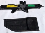 05-10 Kia Sportage Jack And Tool Kit Roadside Spare 1048655 Oem Used. Price: $43.33.
